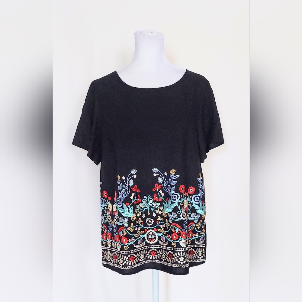 Renee C Short Sleeve Floral Emboidered Top Shirt Black Size Small
